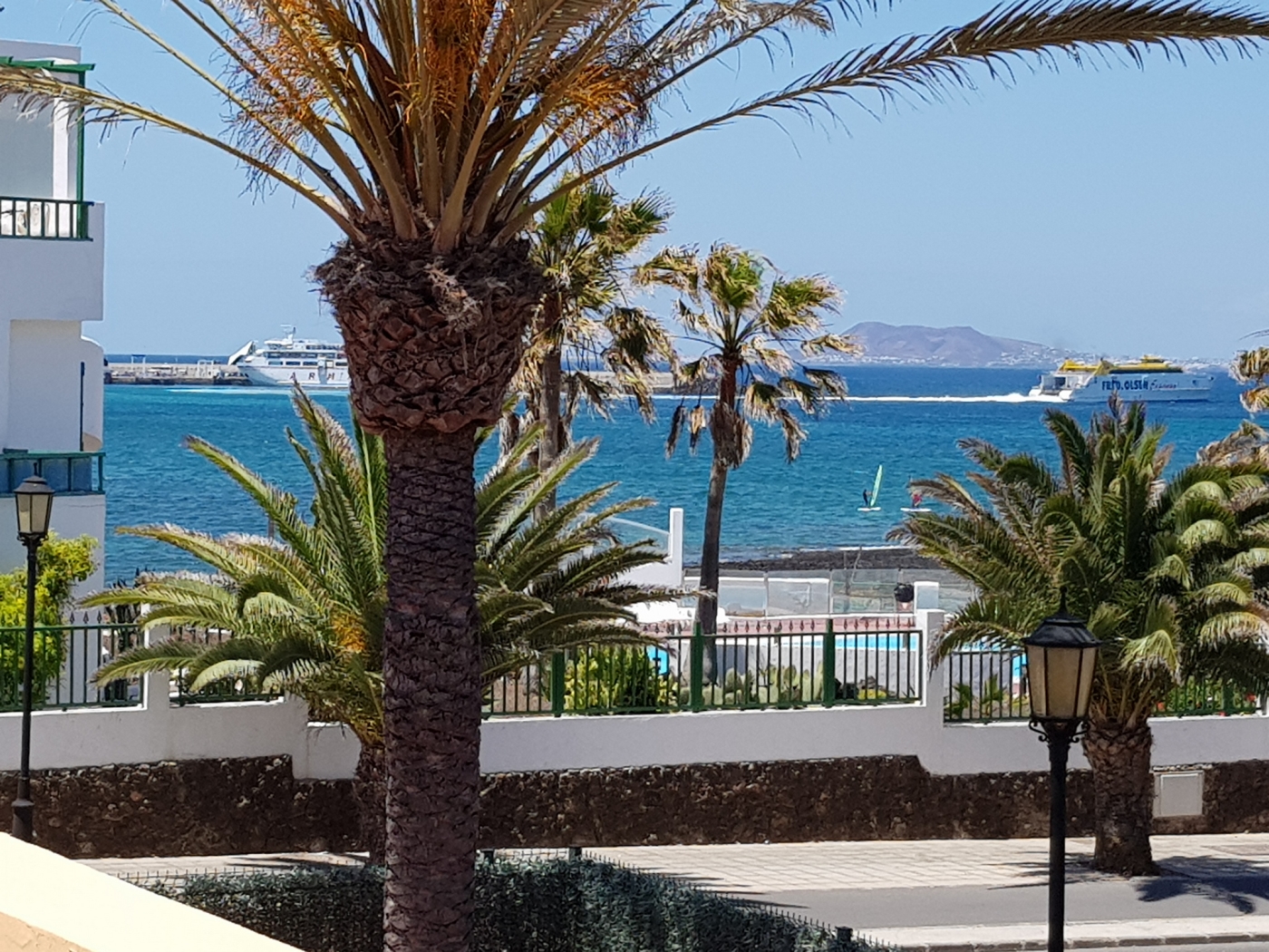 Bright apartment with terrace overlooking the sea in Corralejo