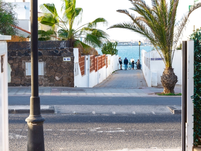 Bright apartment with terrace overlooking the sea in Corralejo