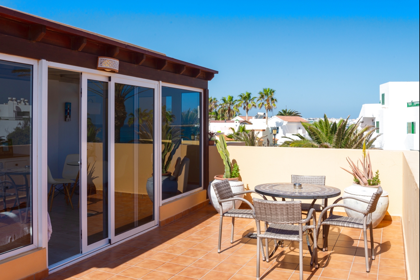 Bright apartment with terrace overlooking the sea in Corralejo