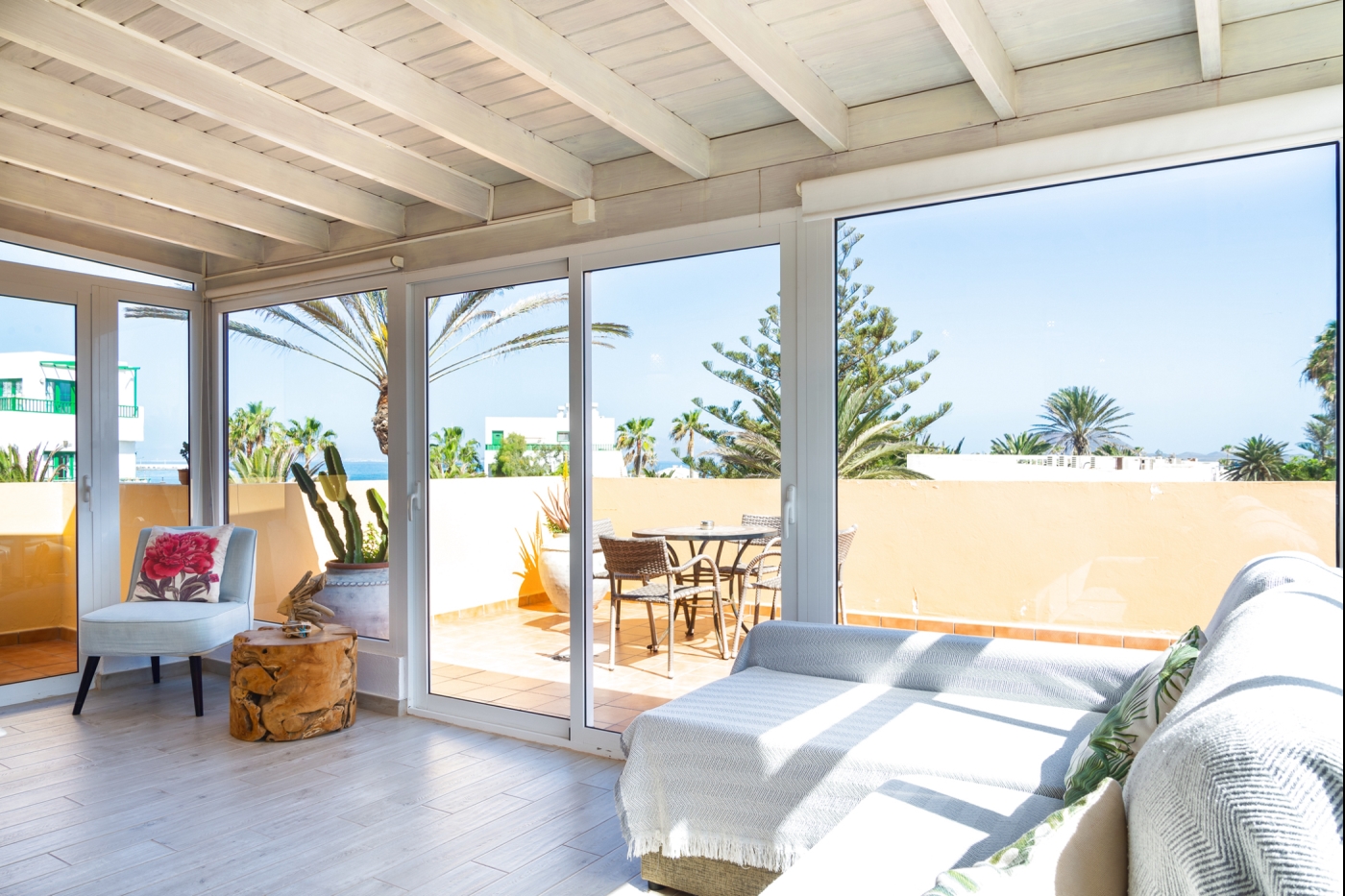 Bright apartment with terrace overlooking the sea in Corralejo