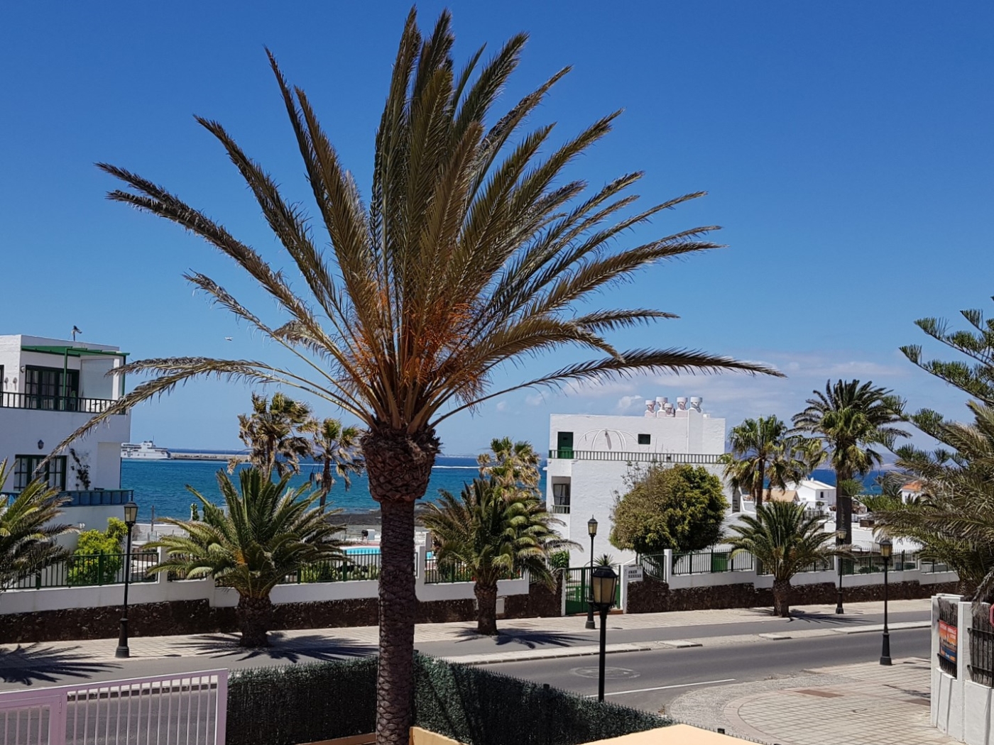 Bright apartment with terrace overlooking the sea in Corralejo