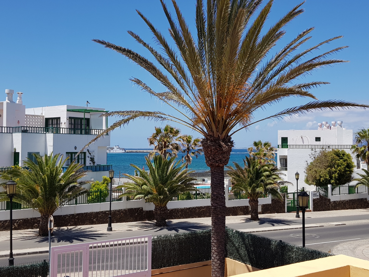 Bright apartment with terrace overlooking the sea in Corralejo