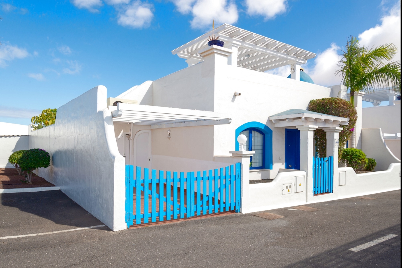 Beautiful villa with swimming pool and jacuzzi on the terrace in Corralejo