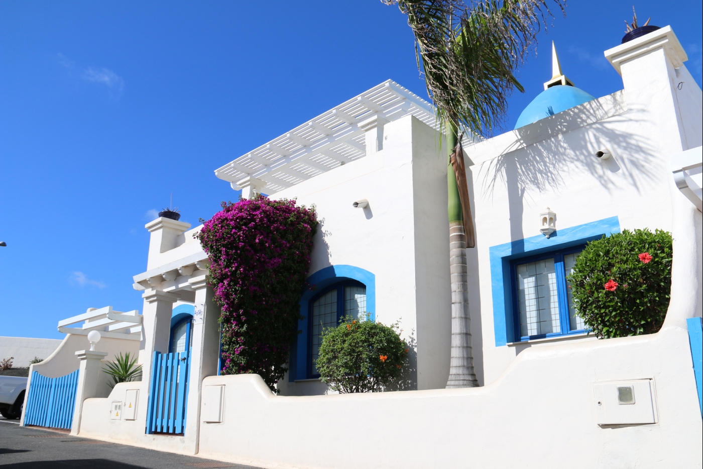 Beautiful villa with swimming pool and jacuzzi on the terrace in Corralejo