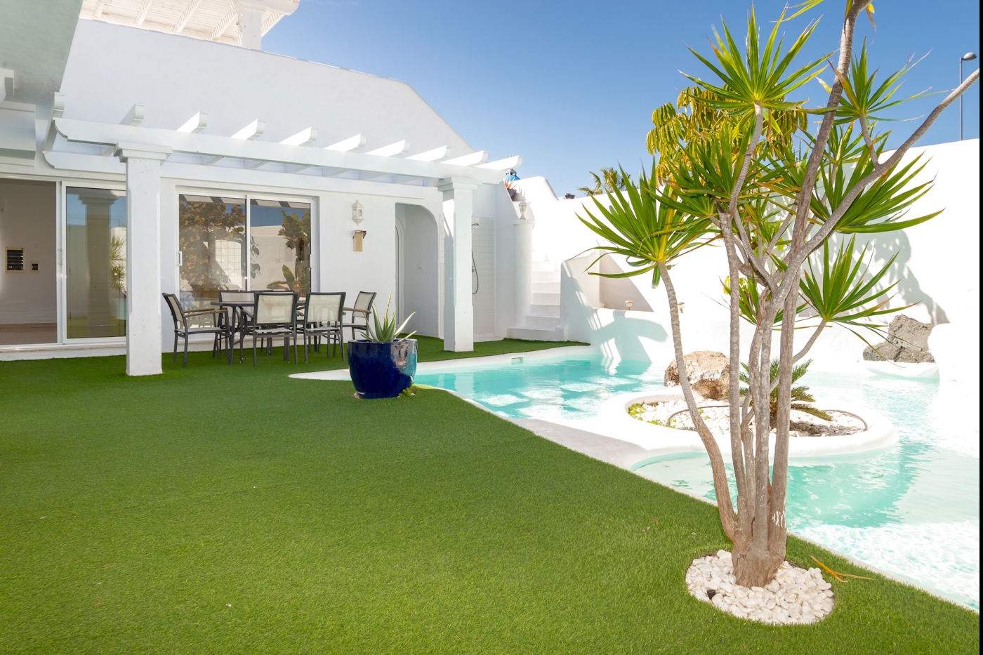 Beautiful villa with swimming pool and jacuzzi on the terrace in Corralejo