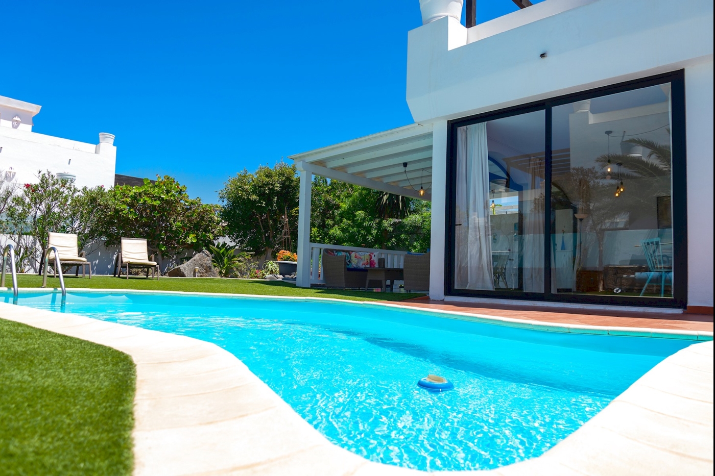 Beautiful and bright villa with swimming pool in Corralejo