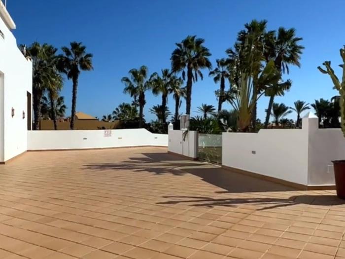 Newly renovated apartment in a resort with swimming pools in Corralejo